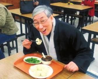 吳頌今到慶豐包子鋪找靈感。