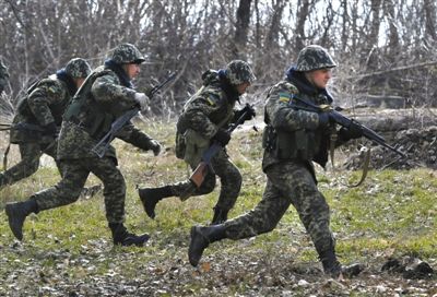 當(dāng)?shù)貢r間3月21日，烏克蘭邊防部隊在俄烏邊境軍演。