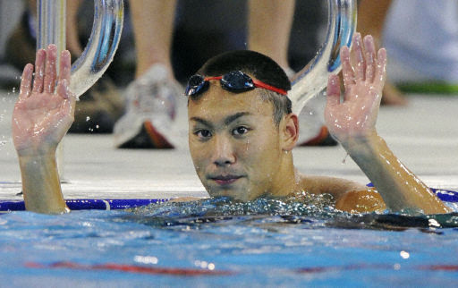 日本著名的游泳選手富田尚彌25歲在參加仁川亞運(yùn)會(huì)期間，偷盜了韓國(guó)記者的照相機(jī)。