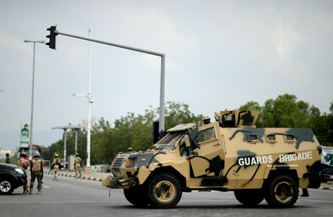 近日，尼軍警加強了對首都區(qū)的安保。 李涼 攝