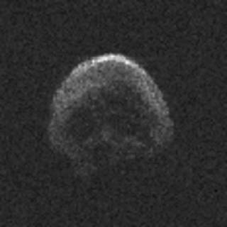 這顆彗星外形酷似骷髏頭，表面甚至可分出眼鼻。