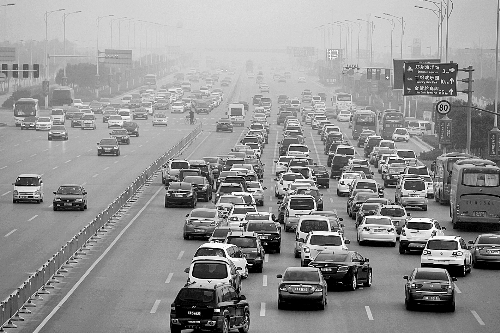 回程車量激增，中州大道車流量大。