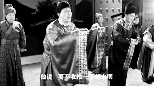 微電影中，“權(quán)貴人士”對(duì)“胡永明”多加陷害 視頻截圖
