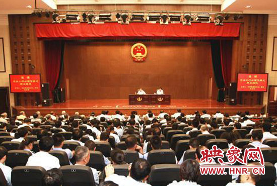 9月3日上午，河南省高級(jí)人民法院召開機(jī)關(guān)全體黨員干部大會(huì)