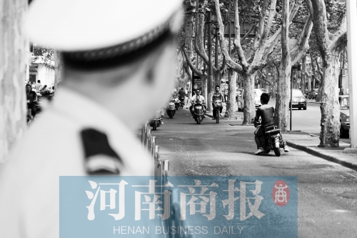 有警察，趕緊掉頭！