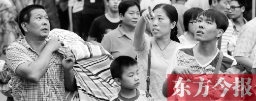 家長(zhǎng)親自送孩子上大學(xué)，最主要的原因還是擔(dān)心孩子的安全問題