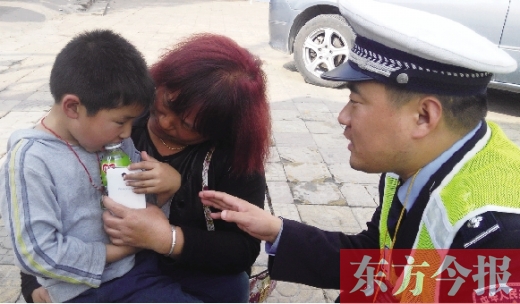 昨日，5歲的男孩獲救后，向民警講述被拐經(jīng)過(guò)。