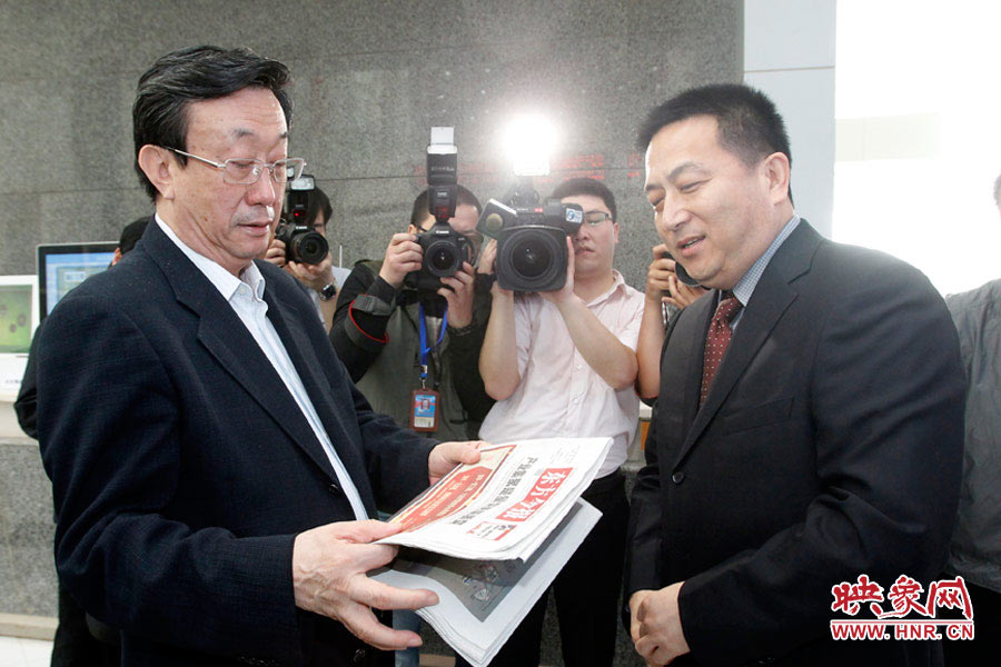 東方今報報社社長趙國平向河南省委書記、省人大常委會主任郭庚茂匯報東方今報的內容、發(fā)行等情況 東方今報