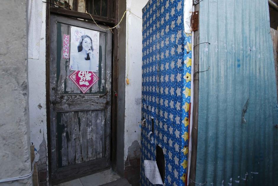 36歲的河南信陽(yáng)打工者陳小龍?jiān)谶@里租了一間屋子住，2012年底開始，他偷偷在出租屋里挖地窖。