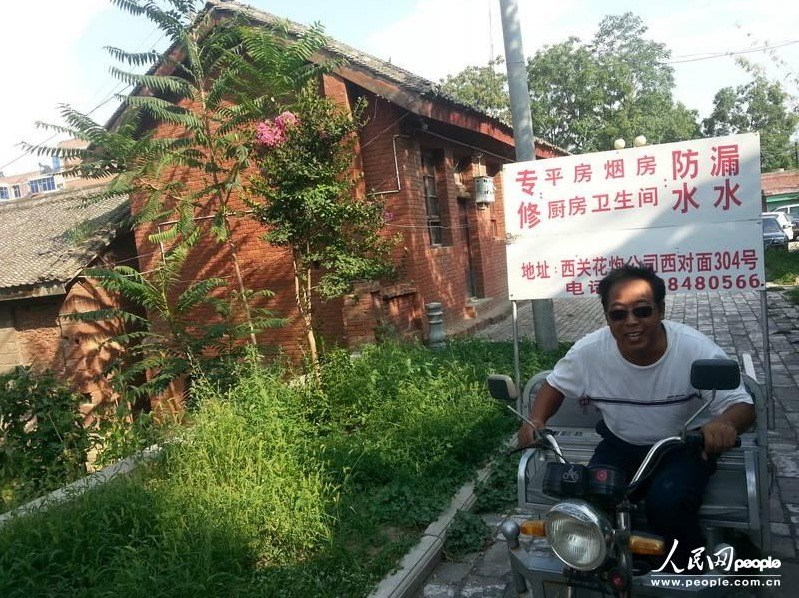 圖為縣委大院依然沒有配備專職保安，群眾可以隨意進入。圖片來源：人民網(wǎng)