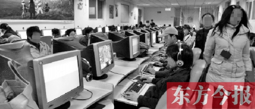 網(wǎng)吧早已成為年輕人的一個重要去處。18年過去了，河南人的生活與互聯(lián)網(wǎng)已經(jīng)密不可分