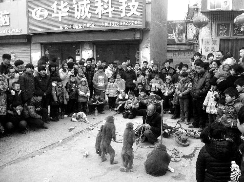 比春運更擠的地方是?？h廟會(組圖)