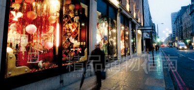 在圣誕節(jié),即使window shopping也很美好。