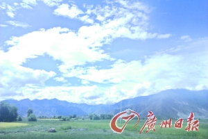 途中的大河煙波浩渺。