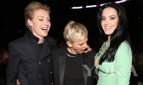 艾倫·德杰尼勒斯(Ellen DeGeneres)同志請(qǐng)注意你的節(jié)操，你老婆還在旁邊看著呢