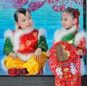 鄧鳴賀(左)在春晚上。