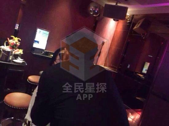 網(wǎng)絡(luò)曝光的田源激吻照，田源稱是角度問題