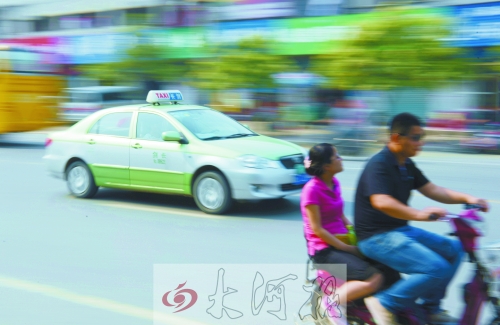 街頭的出租車數(shù)量,直接影響著市民出行。