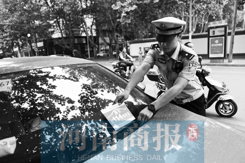 有了這張挪車卡，不會(huì)泄露隱私，別人又能方便地聯(lián)系上自己記者 邱曉峰/攝
