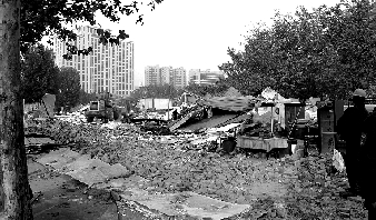 對公園選址的5.5萬多平方米的違章建筑進行拆除。
