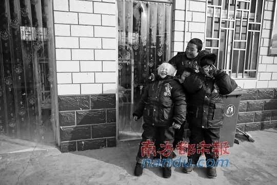 少不更事的孤兒被送往開封市福利院。