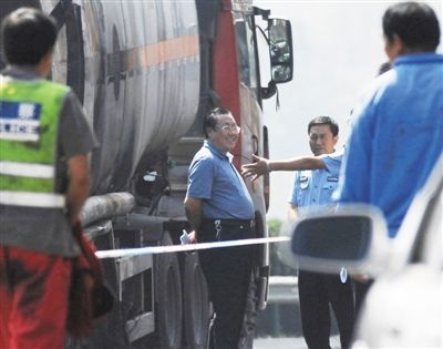 陜西“表哥”楊達才在車禍現(xiàn)場。資料圖