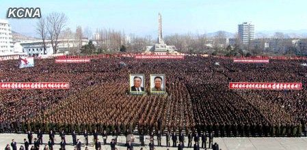 朝鮮民眾稱，朝鮮軍民“將在任意時(shí)期、對(duì)任意對(duì)象隨意實(shí)施無止境的正義打擊，一定實(shí)現(xiàn)民族的夙愿祖國(guó)統(tǒng)一大業(yè)”。