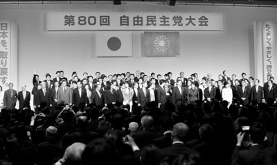 3月17日，日本自民黨黨員在東京出席自民黨年度大會(huì)。新華社發(fā)