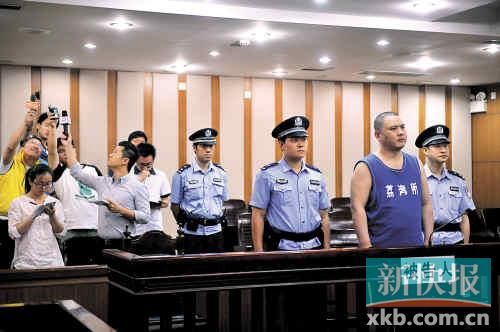 廣州市民政局民間組織管理局稽查處原處長李軍犯猥褻兒童罪，被判處有期徒刑4年。記者 孫毅/攝