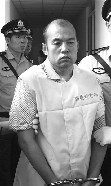 王書金前日被帶往邯鄲中院受審。 新華社發(fā)