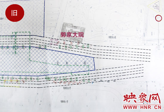 原先圖紙上顯示，在紫荊山路東側(cè)和西側(cè)，各設(shè)計了4條臨時通道。