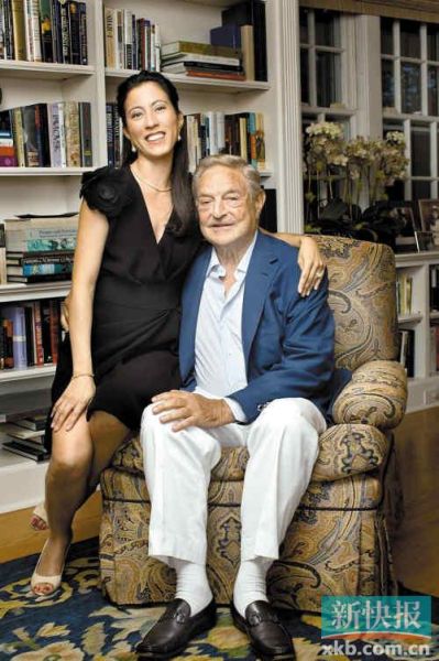索羅斯及其未婚妻多美子。