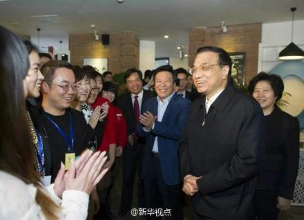 27日上午李克強到天津濱海新區(qū)考察。