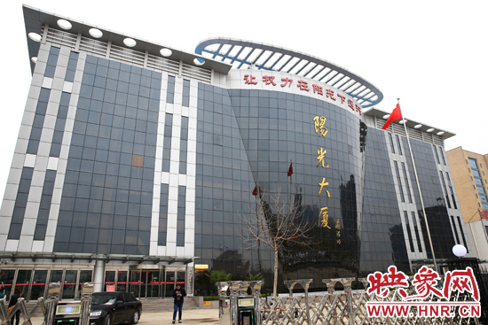 2011年4月，蘭考縣為民服務(wù)中心入住陽光大廈，目前，共有行政職能部門39個(gè)