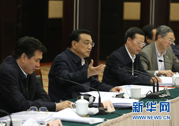 月28日，中共中央政治局常委、國(guó)務(wù)院總理李克強(qiáng)在重慶主持召開座談會(huì)