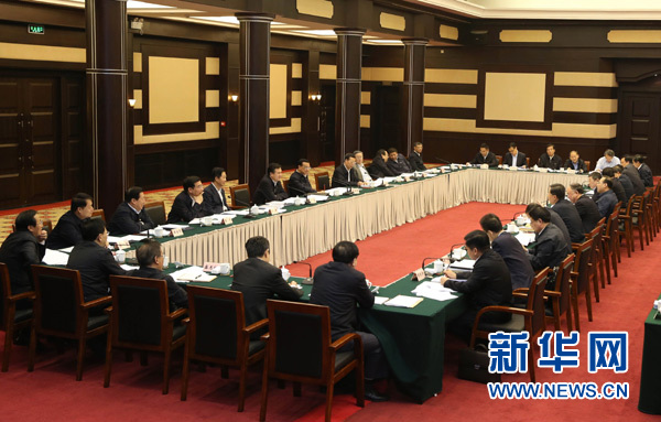 4月28日，中共中央政治局常委、國(guó)務(wù)院總理李克強(qiáng)在重慶主持召開座談會(huì)