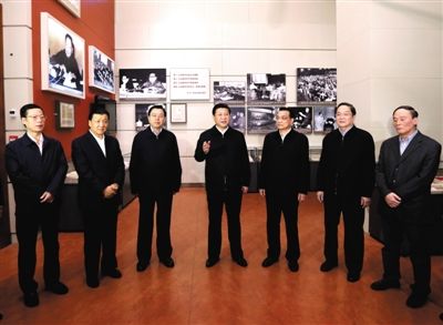2012年11月29日，習(xí)近平等在國家博物館參觀《復(fù)興之路》展覽，提出為實(shí)現(xiàn)中國夢而奮斗。