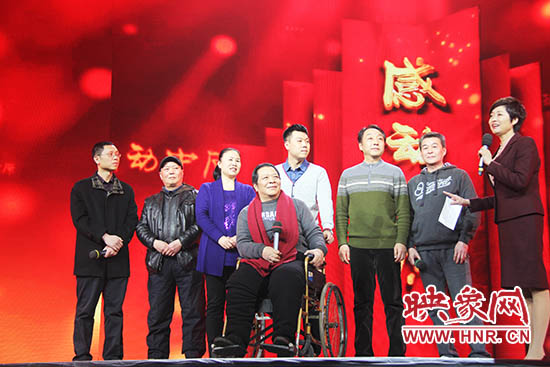 接力照顧高位截癱患者高新海的“隴海大院”愛心集體鄰居們。