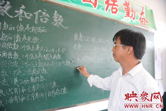 王格現(xiàn)在給5年紀的孩子們上課。