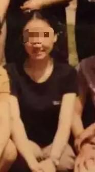 吳老師教音樂，已在該校工作十幾年。