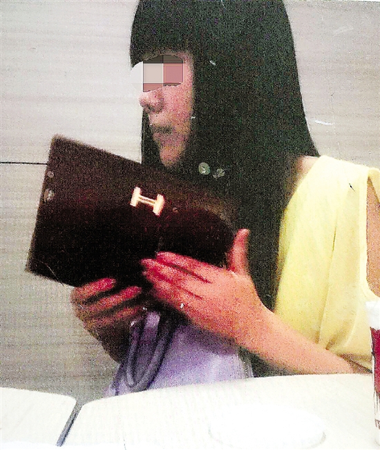 小王的女朋友小劉。