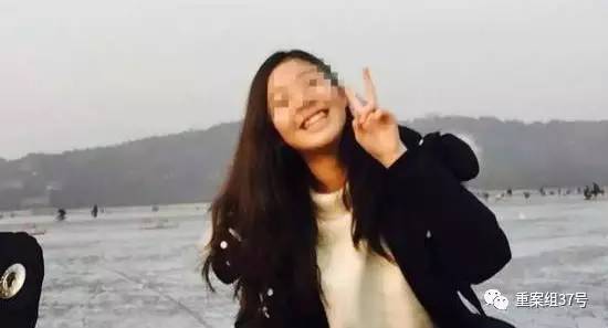 17歲高中男生教室里掐死女同學(xué)，被訴故意殺人和強奸