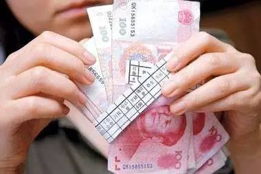 最低工資標(biāo)準(zhǔn)上調(diào)，在原最低工資標(biāo)準(zhǔn)線的勞動者工資將提高，到手工資會跟著上漲。