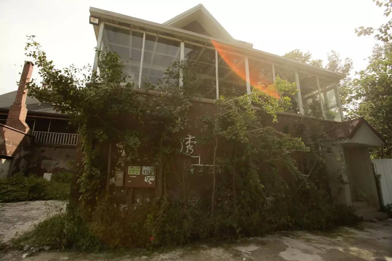 ▲失戀博物館位于北京市通州區(qū)宋莊鎮(zhèn)的一個(gè)重創(chuàng)空間內(nèi)，這里是一個(gè)藝術(shù)家集聚區(qū)。