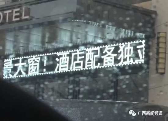 于是，民警將這一情況匯報(bào)給指揮中心，請(qǐng)求120醫(yī)護(hù)人員到達(dá)現(xiàn)場(chǎng)急救。