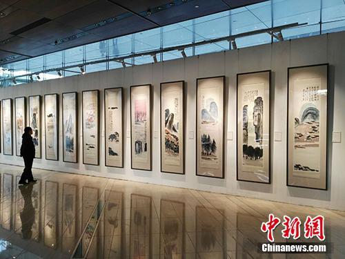 齊白石作品《山水十二條屏》在北京展出。<a target='_blank'  _fcksavedurl='http://www.chinanews.com/' _fcksavedurl='http://www.chinanews.com/' >中新網(wǎng)</a>記者 宋宇晟 攝