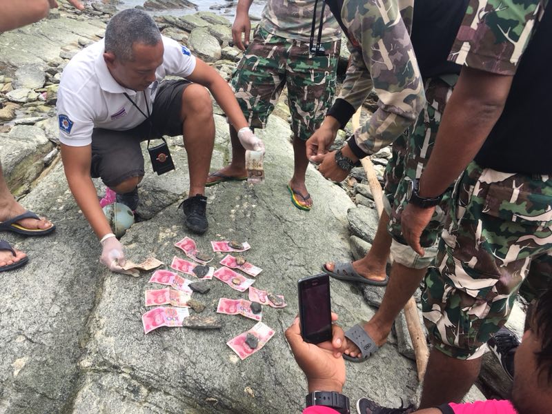 11日，泰方在打撈出的中國遇難者遺體的衣服內(nèi)發(fā)現(xiàn)了人民幣。