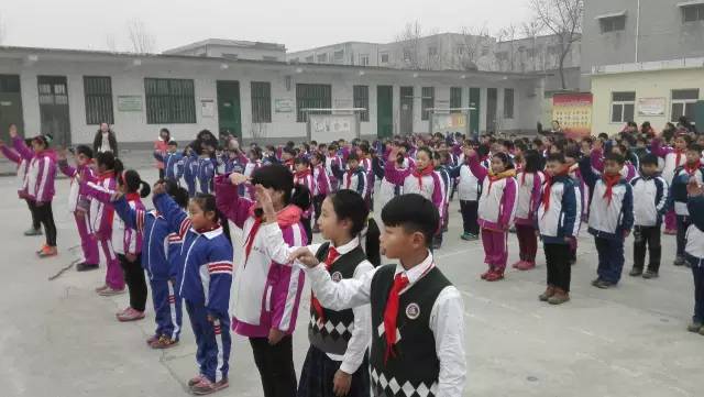 關(guān)愛(ài)留守兒童送溫暖，帶去我們冬日的關(guān)愛(ài)
