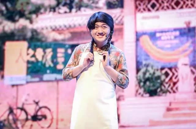 小品《那些年我們錯(cuò)過的一支舞》，主播樂天、張嵩的裝扮你給打幾分？