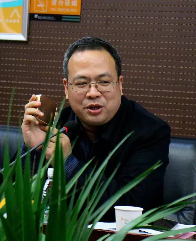 看看上面這位，就是我們1066最紅的男人——付總。